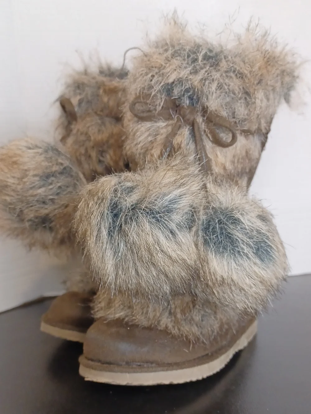 OLD NAVY BEAR HUG FAUX FUR & BROWN FAUX SUEDE BOOT POM POM SZ 5